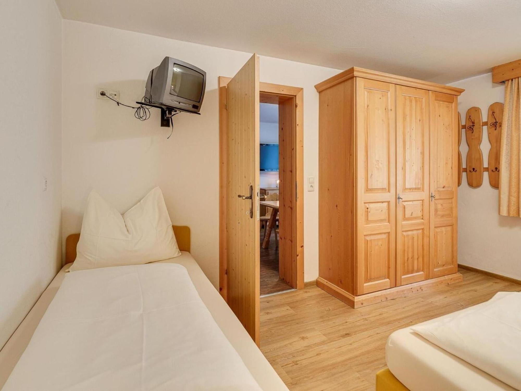 Apartment In Fuegen With A Garden ภายนอก รูปภาพ