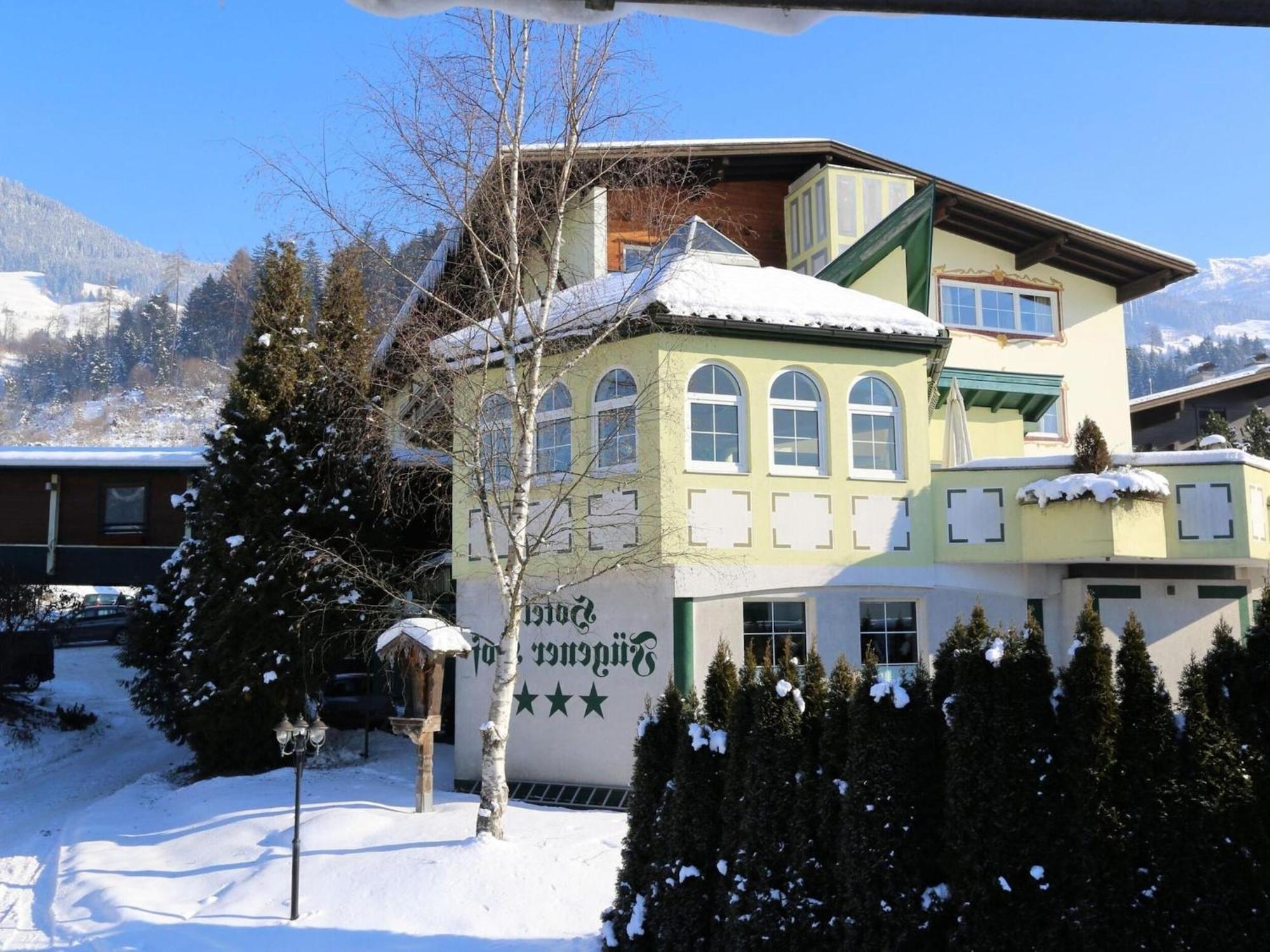 Apartment In Fuegen With A Garden ภายนอก รูปภาพ